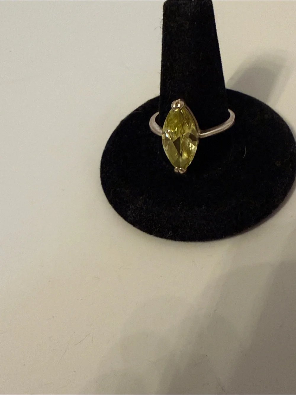 RING STERLING SILVER 925 MARQUIS FACETED YELLOW STONE SIZE 8 3.8g